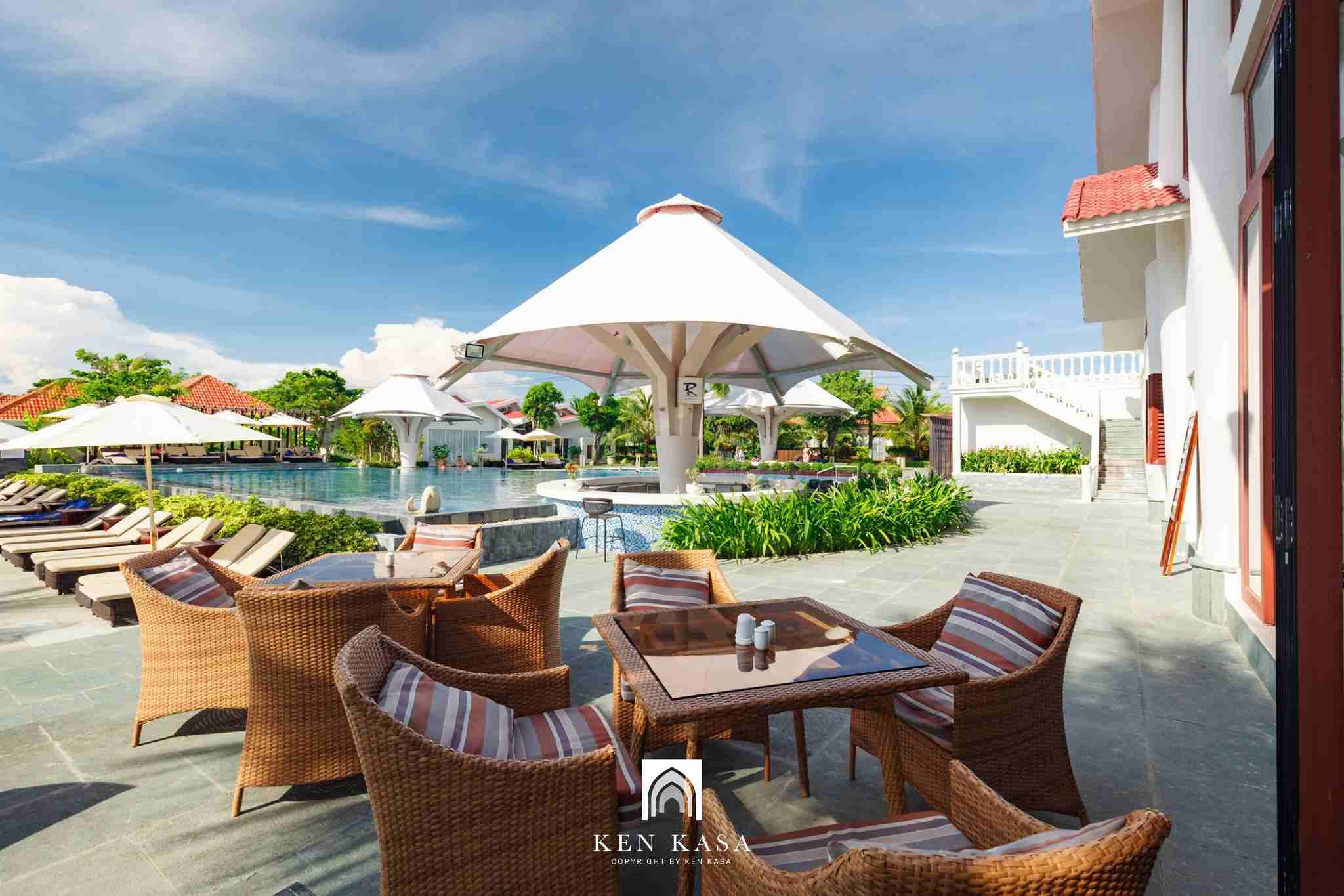 Pool Bar tại Mercury Phú Quốc Resort & Villas